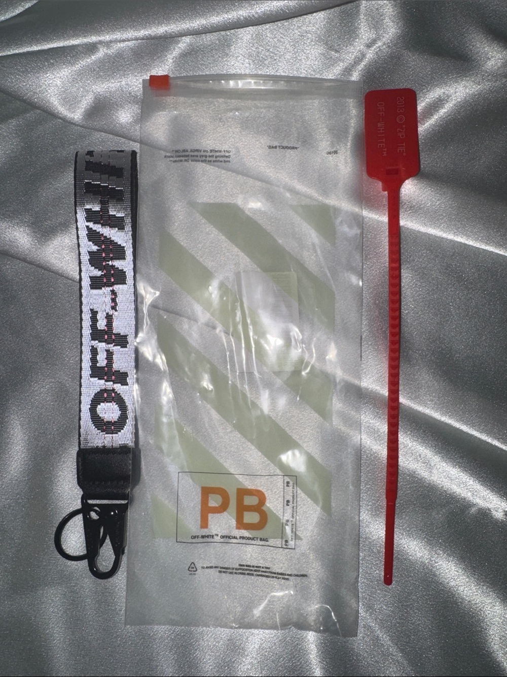 OFF-WHITE White/Black Lanyard & Red Zip Tie Accessory Set